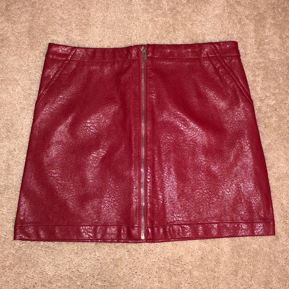 NWOT Red leather mini skirt🍒 - Picture 2 of 7